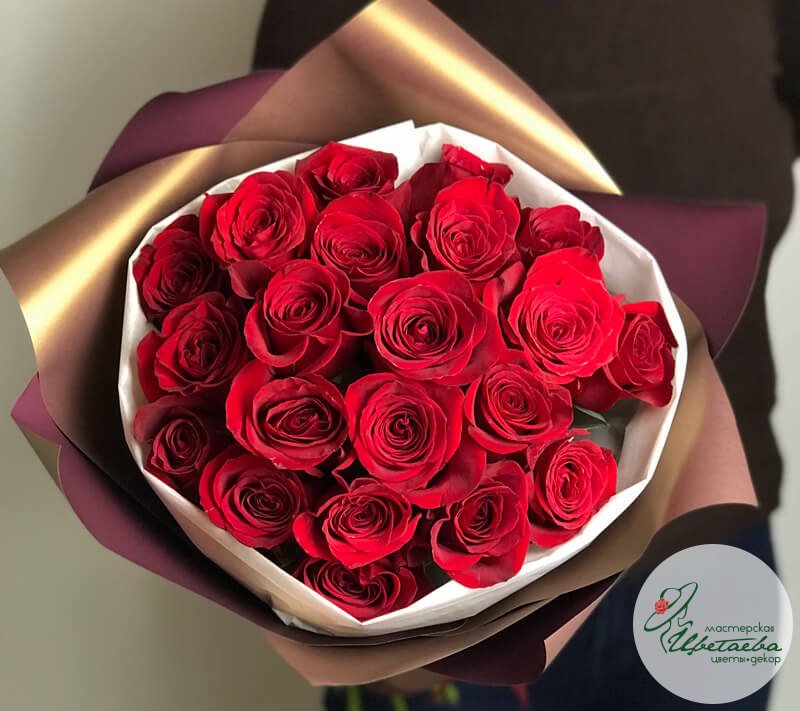 21 роза на День всех влюбленных