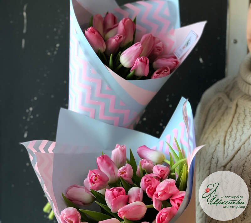 Букет из розовых классических тюльпанов