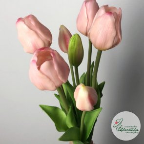 Букет из светло-розовых классических искусственных тюльпанов
