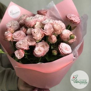 Букет с кустовыми розами на 14 февраля