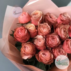 Букет пионовидных роз в подарок