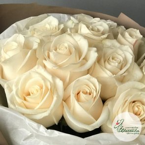Букет классических роз с атласной лентой