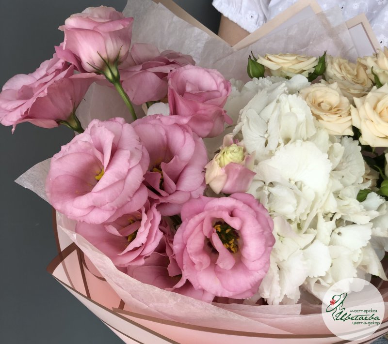Букет «Трио» с гортензией, эустомой и кустовой розой