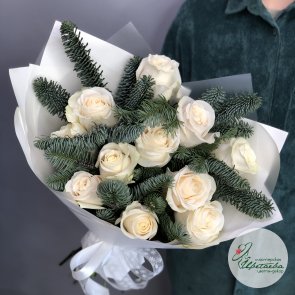 Зимний букет с белыми розами