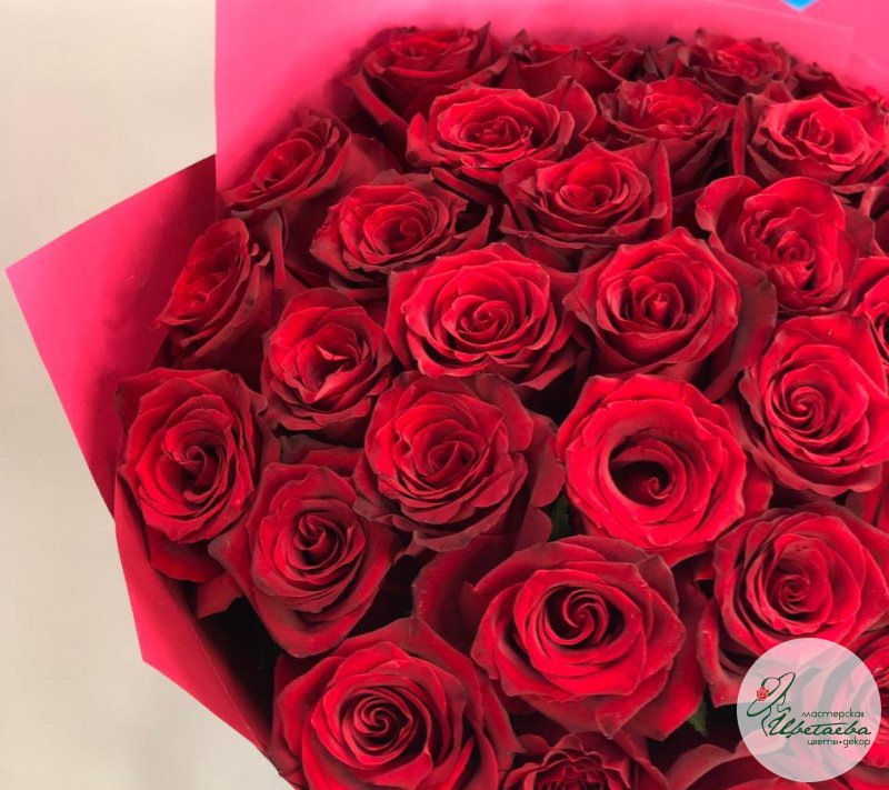 Букет из 35 красных эквадорских роз