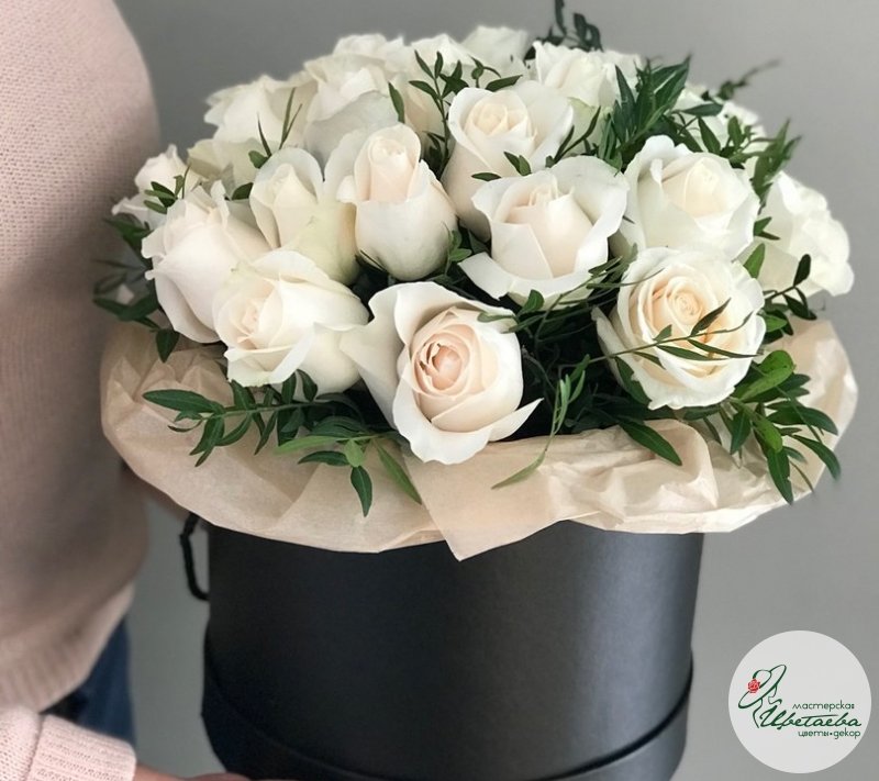 21 белая роза в шляпной коробочке (цвет на выбор)